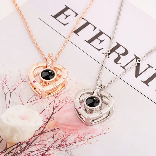Collier de projection « Je t’aime » en 100 Langues – Coffret Rose Rotatif de Luxe