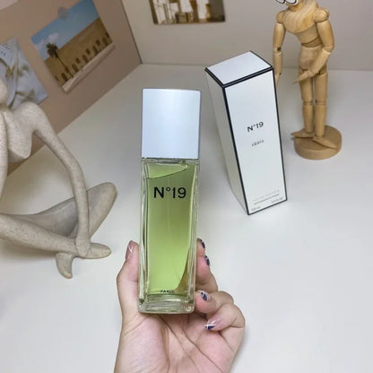 Eau de Toilette Femme No.19 100ml – Élégance Florale et Fraîcheur Tendance