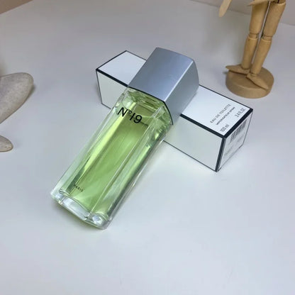 Eau de Toilette Femme No.19 100ml – Élégance Florale et Fraîcheur Tendance