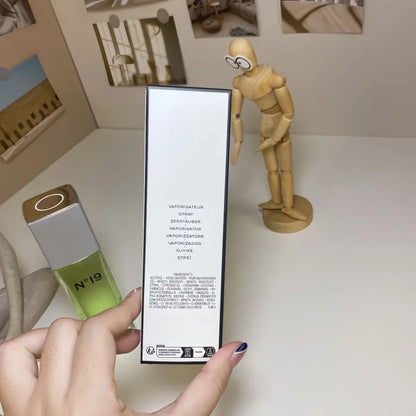 Eau de Toilette Femme No.19 100ml – Élégance Florale et Fraîcheur Tendance