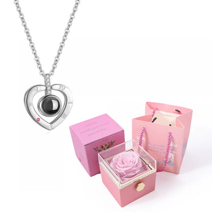Collier de projection « Je t’aime » en 100 Langues – Coffret Rose Rotatif de Luxe