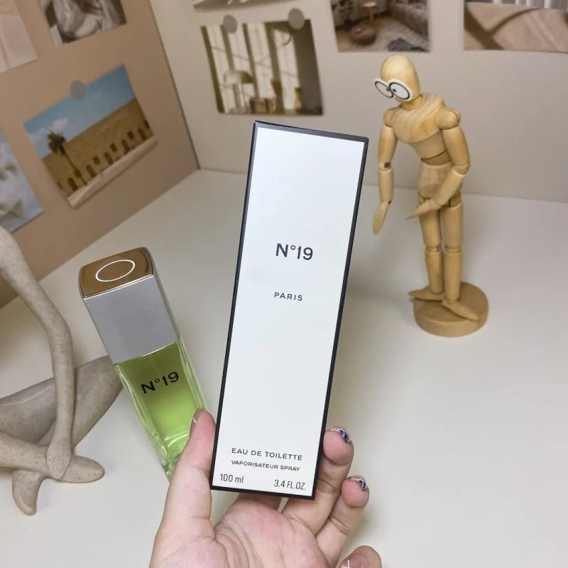 Eau de Toilette Femme No.19 100ml – Élégance Florale et Fraîcheur Tendance