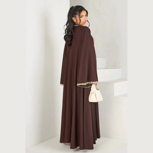 Abaya longue ample avec cœur doré – Élégance modeste et raffinement spirituel