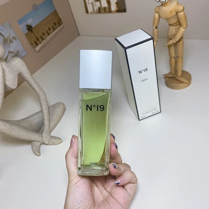 Eau de Toilette Femme No.19 100ml – Élégance Florale et Fraîcheur Tendance
